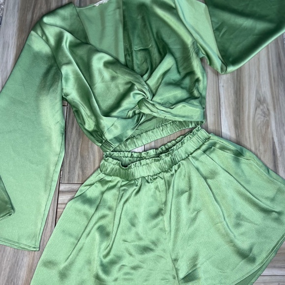 Green Satin Set- M - Picture 5 of 5